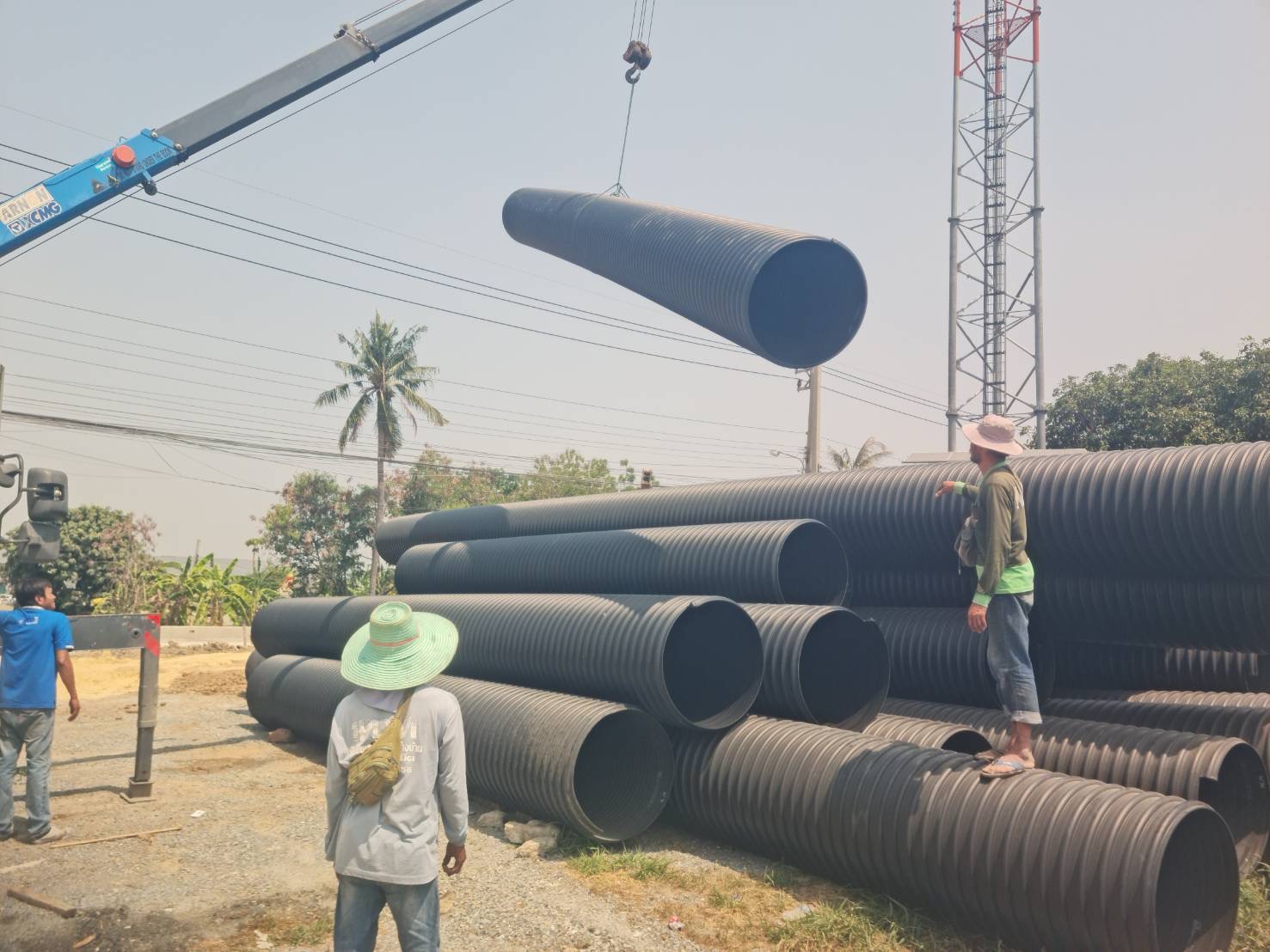 ขายท่อลอนพอลิเอทิลีนเสริมเหล็ก ขนาด 800 มม. ระยะรวม 769 เมตร บริษัท เพชรพล จำกัด