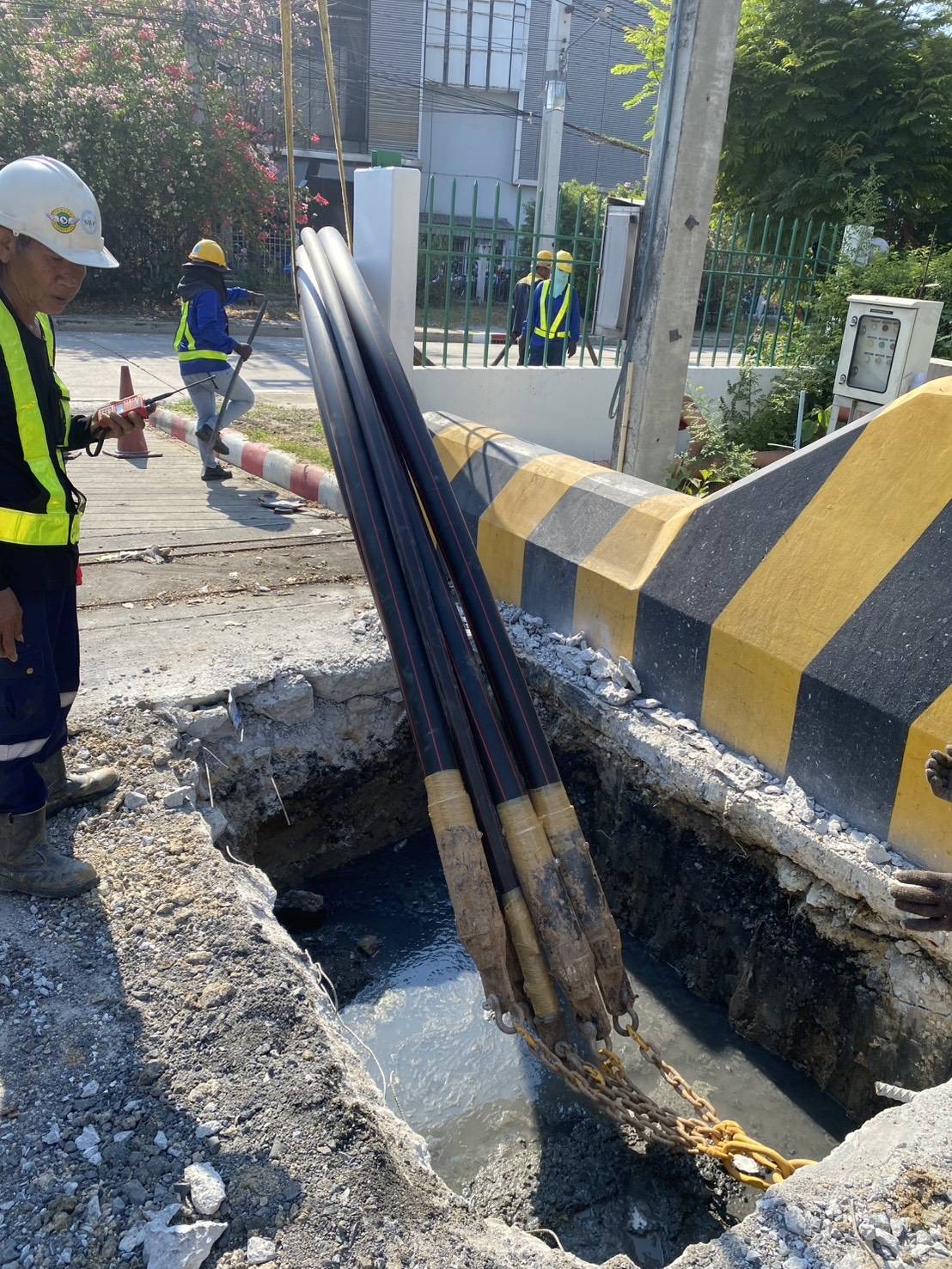 งานดันท่อร้อยสายไฟแรงสูง ลอดถนน Foundry Plant 1 – Oriental Copper (OC-ETP)