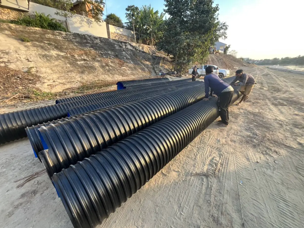 ท่อลอนพอลิเอทิลีนเสริมเหล็ก โครงการเขื่อนป้องกันตลิ่ง บ้านโป่ง | Corrugated PE SRPE ratburi