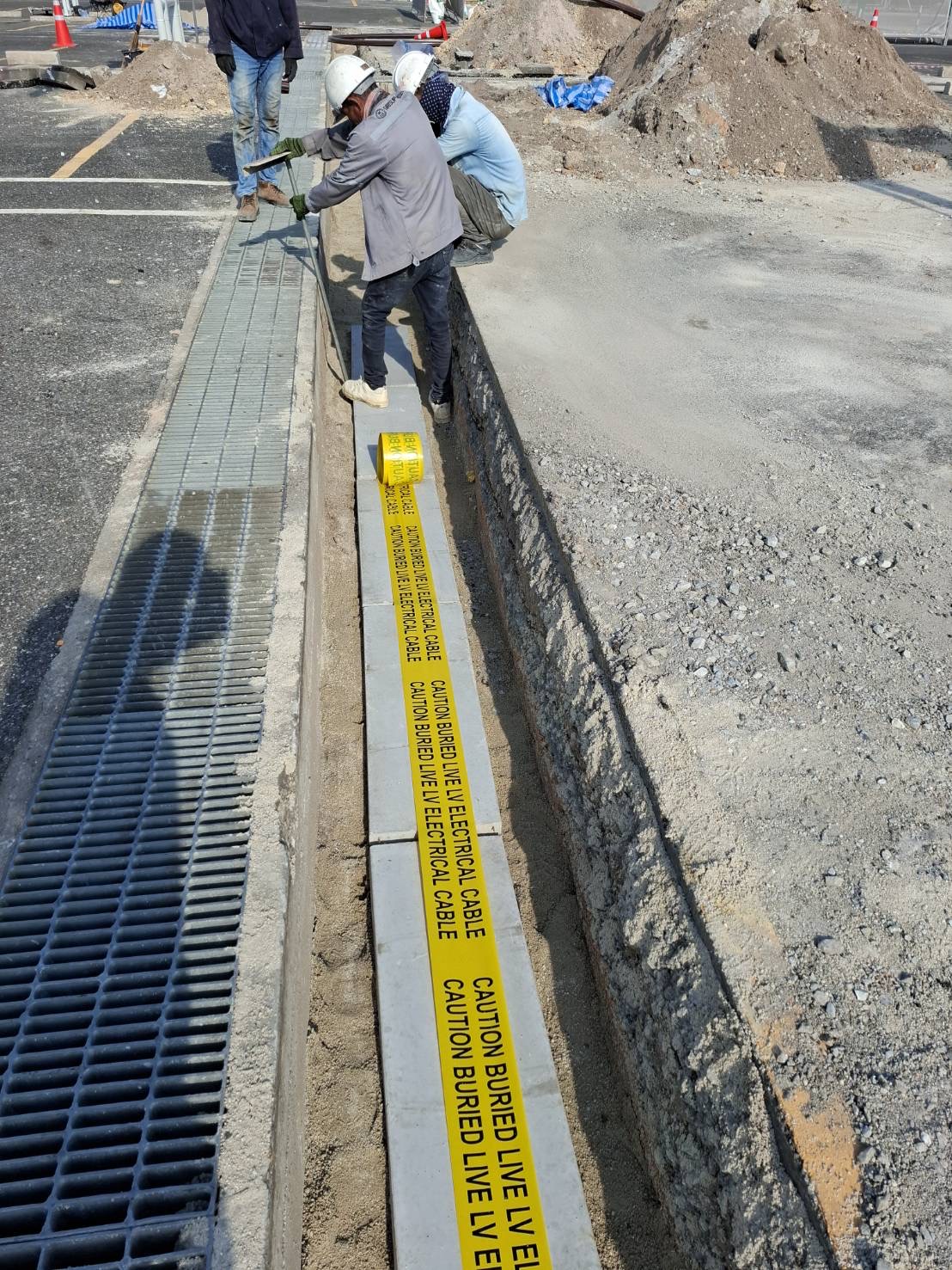 งาน HDD ดันท่อลอดร้อยสายไฟและวางท่อ HDPE พร้อมบ่อพักไฟฟ้า  โคเวสโตร (Covestro) นิคมอุตสาหกรรมมาบตาพุด