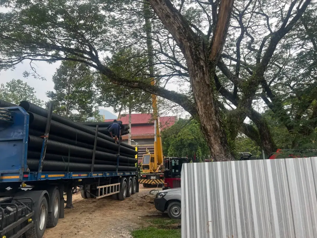 ส่งท่อลอนเสริมเหล็ก SRPE 300 มม. 600 เมตร ระบบบำบัดน้ำเสีย มรภ.นครศรีธรรมราช